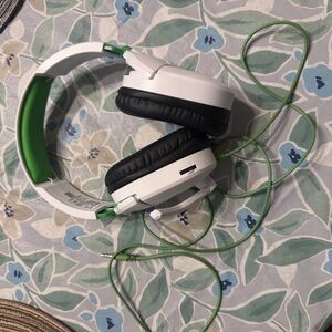 White and Green Over-Ear Headphones Turtle Beach for Xbox PS4 PS5 used